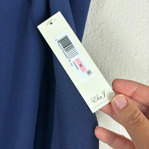 NWT Eliza J Cold Shoulder Crepe Shift V-neck Dress in Navy Blue size 10 - Picture 4 of 16